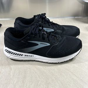 Brooks Beast 20 Mens Running Shoe, Black with Gray Logo, Size 12.5 EE